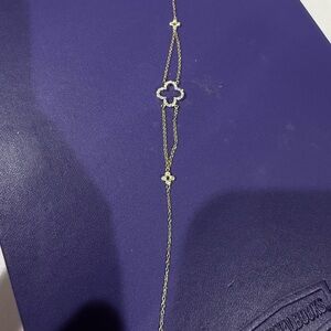 Elegant Gold Bracelet with Diamond Clover
